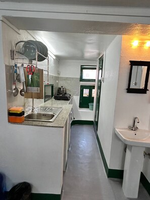 Private kitchen - Shiva Apartment, Traditional apartment in Thamel (Kathmandu)