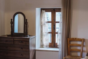 Interior - Charming 3-Bedroom Cottage in Heart of Vasa Koilaniou (Vasa Koilaniou)
