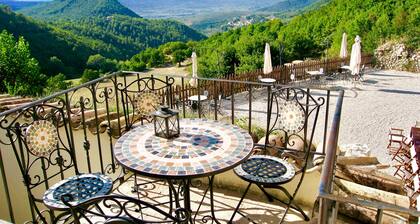 Die Villa Sole Vini im himmlischen Herzen Umbriens, hoch oben auf der Welt, bietet Platz für 50 Personen.