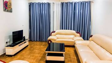 Family Apartment, Balcony, City View | Living area