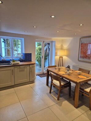 Dining - The Folly in Farrier Street - A cosy & modernised historic house - great space (Deal)