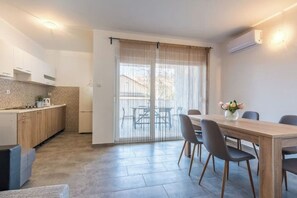 Dining - Pasko apartment 4 (Novalja)