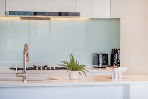 Fridge, microwave, oven, dishwasher - Deluxe 3b2b apt with Breathtaking Views@WWP (Wentworth Point)