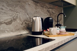 Private kitchen - A few meters from the central station of Milan. (Milano)