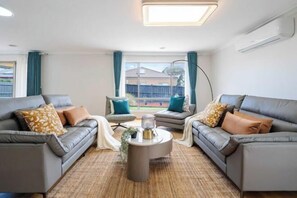Living area - Spacious 4B House in PointCook (Point Cook)
