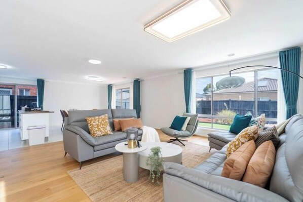Living area - Spacious 4B House in PointCook (Point Cook)