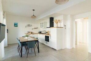 Fridge, microwave, oven, dishwasher - Residenza Ninfee at Manerba del Garda (Manerba del Garda)