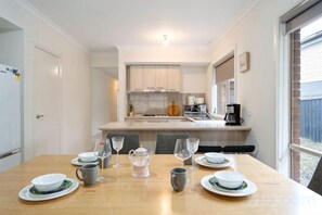 Unclassified image, 5 of 29, button - Modern 3B2B1C Home in Doreen (Mernda)