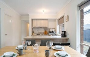 Private kitchen - Modern 3B2B1C Home in Doreen (Mernda)