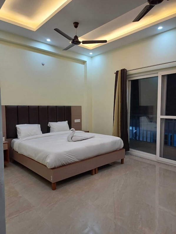 Deluxe Double Room - Sampati Homestay (Rishikesh)