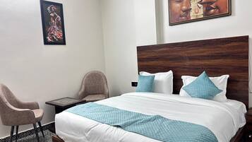 Desk, laptop workspace, iron/ironing board, free WiFi