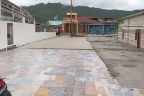 مواقف سيارات مجانية