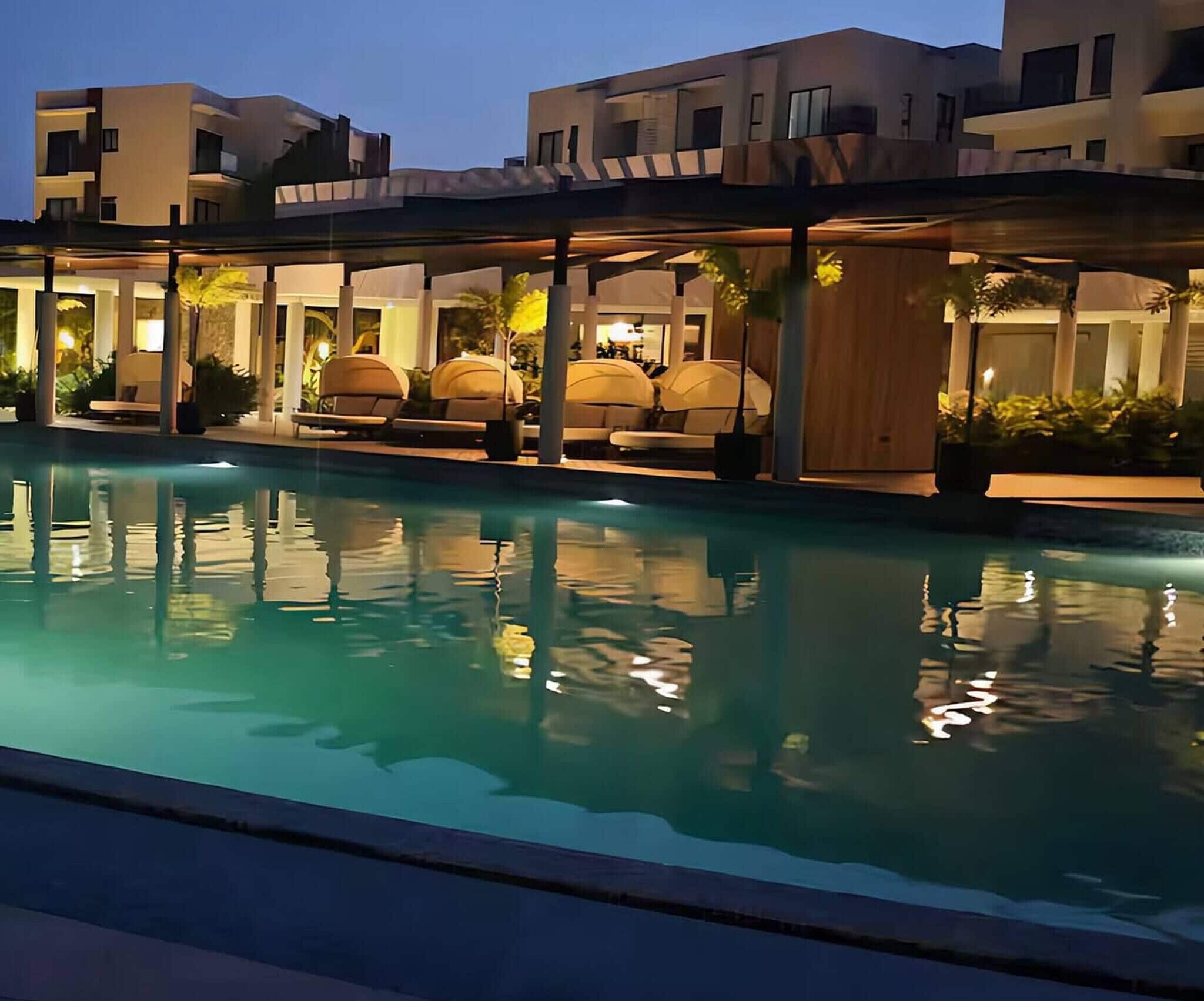 Huoneisto, 1 makuuhuone, esteetön, parveke | Uima-allas | Ulkouima-allas