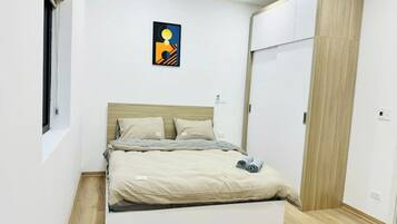 Room, City View | Desk, free WiFi