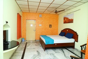 Deluxe Double Room | In-room safe, desk, laptop workspace, blackout curtains