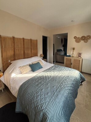 Room - Grenache room Grenache room (La Garde-Adhémar)