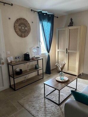 Interior - Grenache room Grenache room (La Garde-Adhémar)