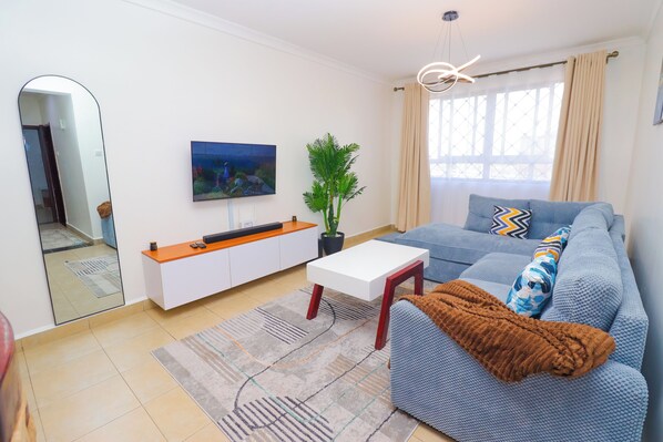Smart TV - Modern 3-bedroom apartment near JKIA & SGR at Greatwall Gardens, Athiriver (Athi River)