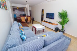 Smart TV - Modern 3-bedroom apartment near JKIA & SGR at Greatwall Gardens, Athiriver (Athi River)