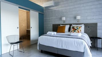 Kamar Double Superior, 1 Tempat Tidur Queen, Hewan Peliharaan Diizinkan, pemandangan kolam renang | Wi-Fi gratis