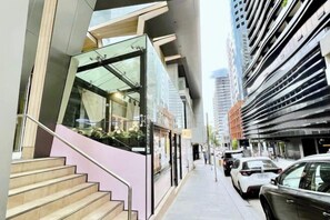 Exterior detail - Pride Manor South Yarra Apt Free Parking Smart TV (South Yarra)