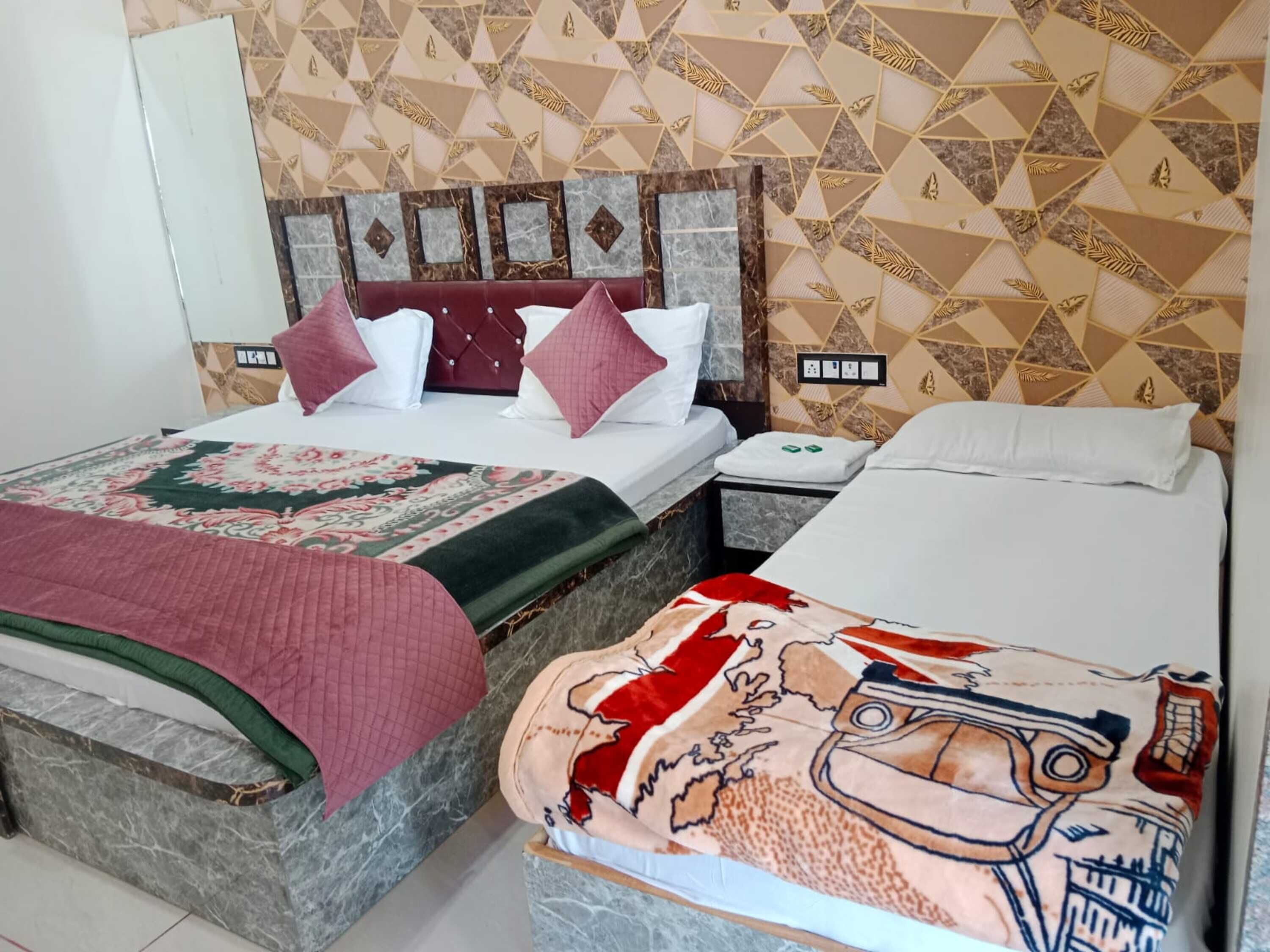 Habitación triple, Aire acondicionado | Espacio para trabajar con un portátil, wifi gratis, ropa de cama