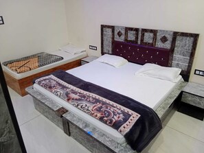 Triple Room, Air conditioning | Laptop workspace, free WiFi, bed sheets - Hotel Radhe Krishna (Khatoo)