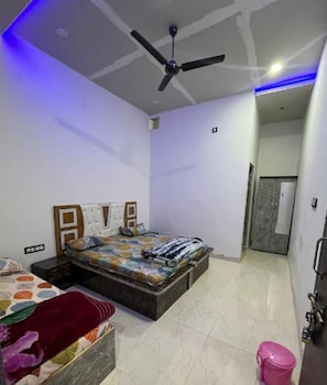 Classic Room, Air conditioning | Laptop workspace, free WiFi, bed sheets - Hotel Radhe Krishna (Khatoo)