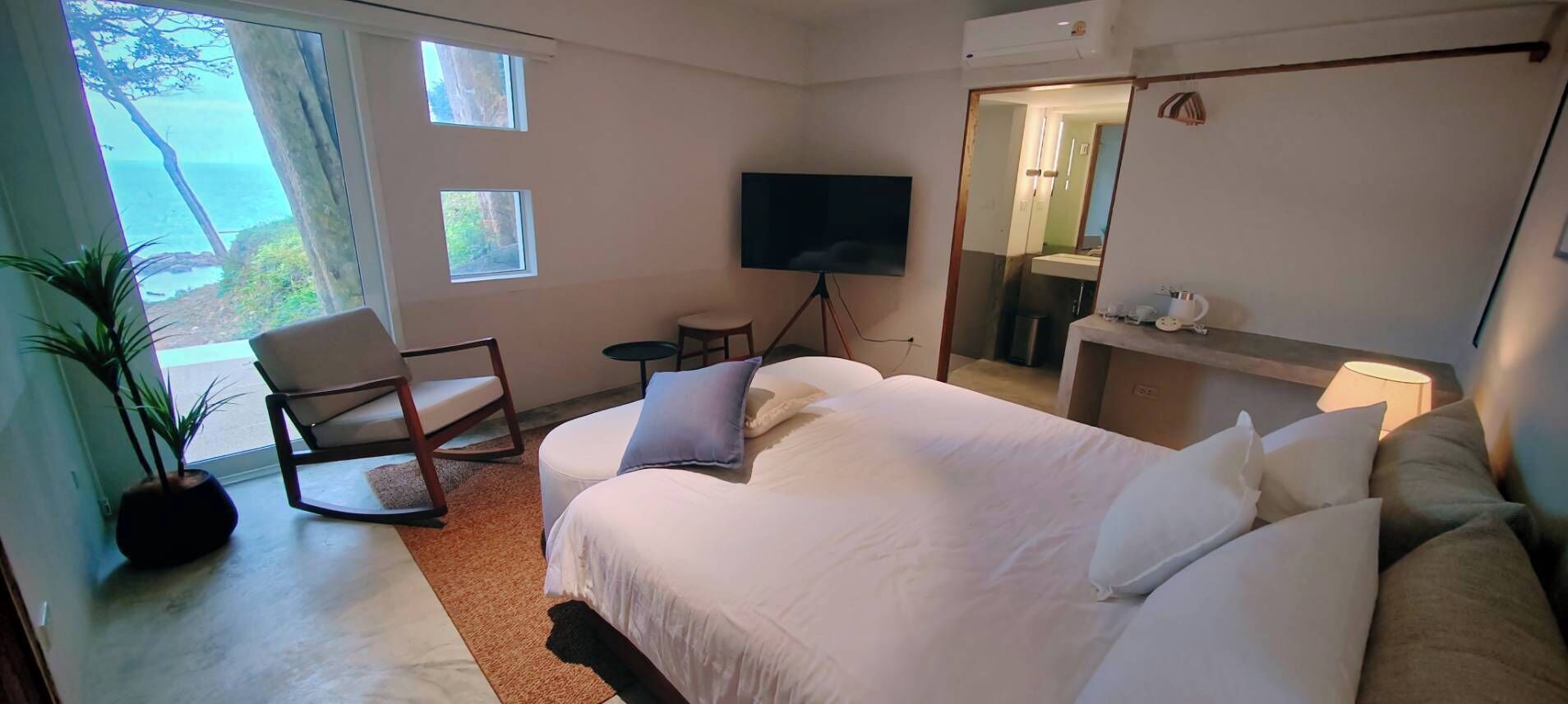 Basic-Doppelzimmer, eingeschränkter Meerblick | Zimmersafe, Schreibtisch, Bügeleisen/Bügelbrett, kostenloses WLAN