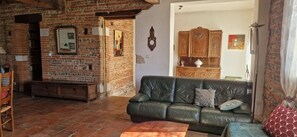 Living area - Guest Room "La Grande" with Shared Garden and Wi-Fi (Léguevin)