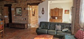 Living area - Guest Room "La Petite" with Shared Garden and Wi-Fi (Léguevin)