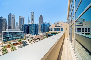 Terrace/patio - Elegant Studio with Burj Khalifa Views (Dubai)