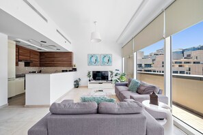 Free WiFi - Elegant Studio with Burj Khalifa Views (Dubai)