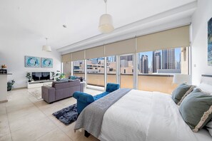 Free WiFi - Elegant Studio with Burj Khalifa Views (Dubai)
