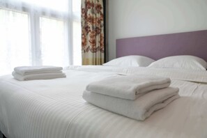 1 Schlafzimmer, Schreibtisch, WLAN, Bettwäsche