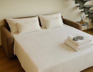 Iron/ironing board, free WiFi, bed sheets - Loft with Jacuzzi in Milan - Great location - sleeps max 5 (Milano)