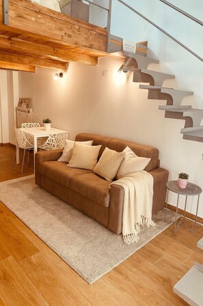 Books - Loft with Jacuzzi in Milan - Great location - sleeps max 5 (Milano)