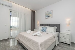 In-room safe, iron/ironing board, free WiFi, bed sheets - Villa Orizzonte- Ground floor apartment (Zakynthos)