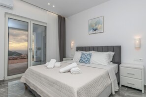 In-room safe, iron/ironing board, free WiFi, bed sheets - Villa Orizzonte- Ground floor apartment (Zakynthos)