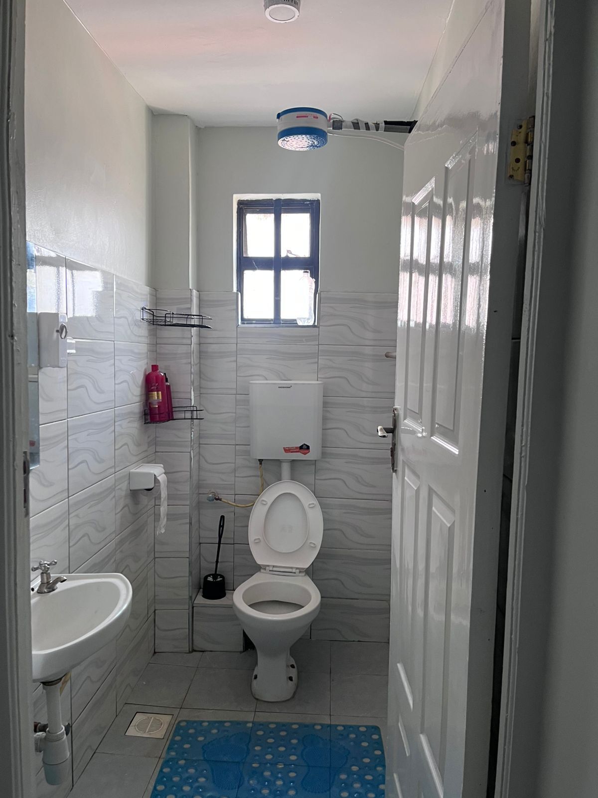 Dusche, Handtücher, Seife, Toilettenpapier