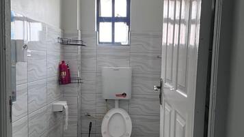 Dusche, Handtücher, Seife, Toilettenpapier