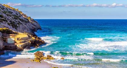 CAVALL. Impressive villa 200 meters from the beach