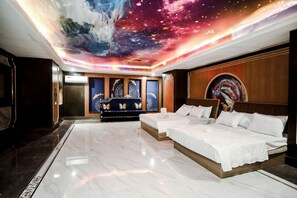 Quadruple Room | In-room safe, soundproofing, free WiFi