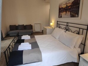 1 bedroom, in-room safe, iron/ironing board, free WiFi
