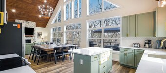 Brand New 6BR Luxury Cabin – Hot Tub, Resort Vibes