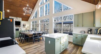 Brand New 6BR Luxury Cabin – Hot Tub, Resort Vibes