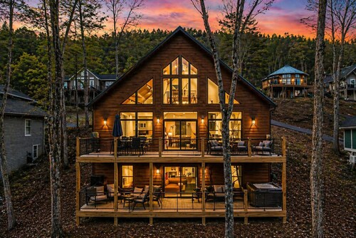 Stunning New 6BR Luxury Cabin | Hot Tub, Resort Amenities, Mountain Views & Designer Finishes Throughout