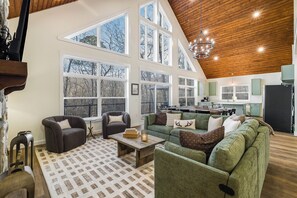 Smart TV, fireplace - Brand New 6BR Luxury Cabin – Hot Tub, Resort Vibes (McGaheysville)