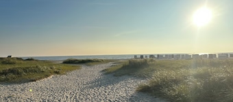 Exclusive vacation apartment in Hooksiel - stylish living with balcony & designer bathroom