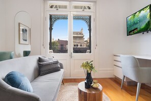Apartment | Living area - Cozy Studio With Balcony in Unbeatable Location (Sydney)